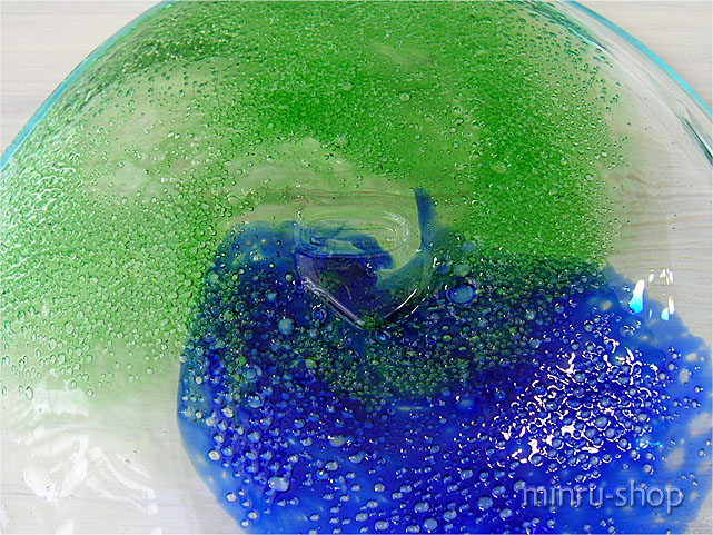 緑と青の泡ガラスのお皿